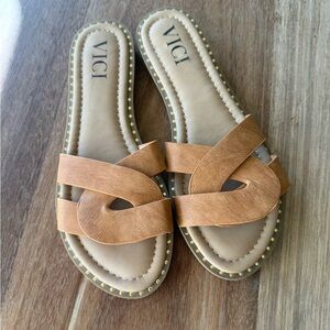 Vici NWT Women's Brown Crisscross Sandals